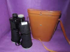 A set of Tohyoh Tokyo binoculars and case.