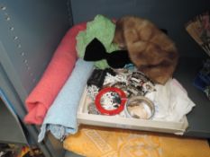 A mixed lot of vintage items including clasp fastening handbags, collars, handkerchiefs and case and