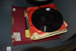 A selection of 45rpm vinyl singles including pop interest