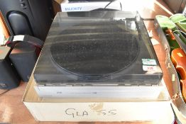 A vintage JVC L-E5 fully automatic direct drive turntable