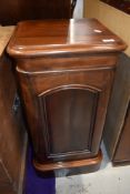 A nice quality 19th Century mahogany/rosewood pot cupboard, approx. dimensions 40cm x 74cm