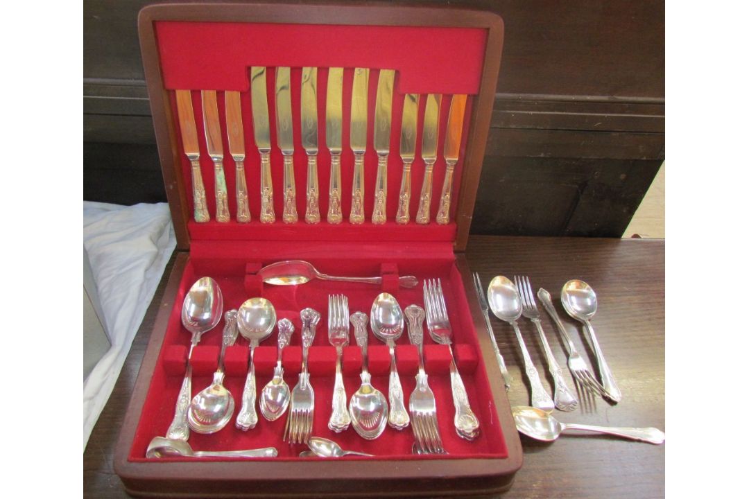 A cased Arthur Price Kings pattern part flatware service, - Image 1 of 2