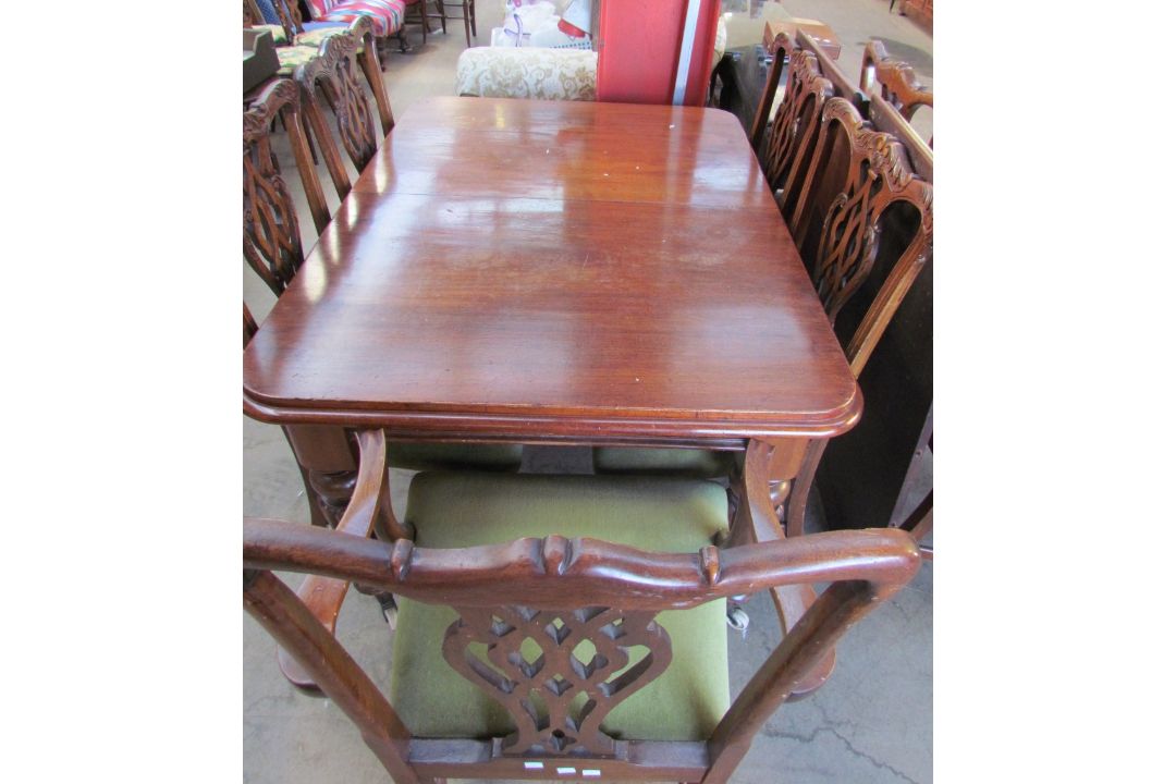 A Victorian mahogany extending dining table with rounded corners on tapering reeded legs, - Image 2 of 3