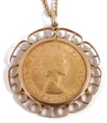 An Elizabeth II full sovereign pendant and chain