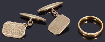 A 22ct gold wedding ring