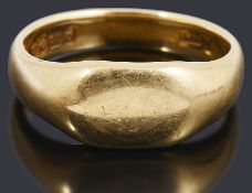 An 18ct gold gentlemen's signet ring,