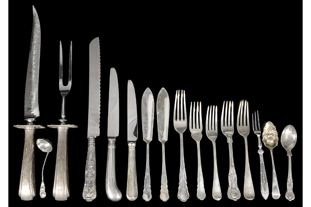 A mixed lot of silver flatware