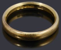A 22ct gold wedding ring