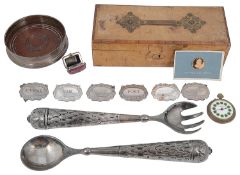 A mixed lot of silver and plated items