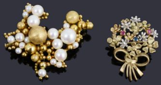A fine 18ct gold cultured pearl and bead brooch circa 1960s