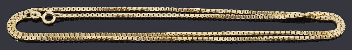 An Italian 18ct gold box link chain