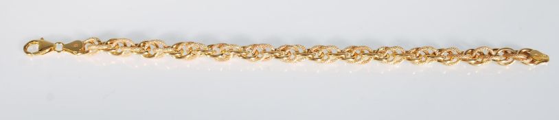 A 9ct gold stamped 375 link twist ladies dress bracelet with lobster clasp, measuring 7.5 inches and