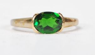 A ladies 9ct gold hallmarked yellow gold Russian Diopside green stone set dress ring. Weighing 1.6g