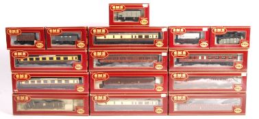 ASSORTED AIRFIX GMR 00 / OO GAUGE MODEL RAILWAY RO
