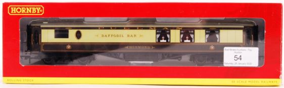HORNBY 00 GAUGE BOXED RAILWAY COACH WITH LIGHTS