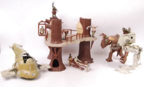 COLLECTION OF VINTAGE STAR WARS ACTION FIGURES AND PLAYSETS