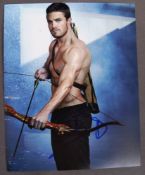 STEPHEN AMELL - ARROW - DC UNIVERSE - SIGNED 8X10