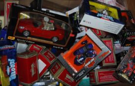 LARGE COLLECTION OF ASSORTED DIECAST MODELS
