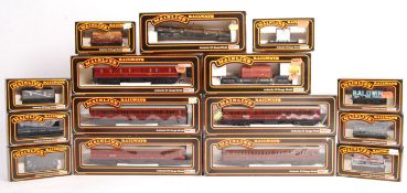 ASSORTED PALITOY MADE MAINLINE 00 / OO GAUGE MODEL