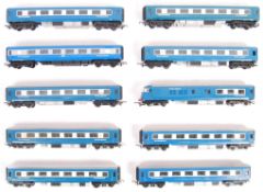 HORNBY 00 GAUGE BLUE PULLMAN COLLECTION OF COACHES