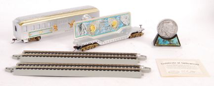 PAIR OF BRADFORD EXCHANGE BACHMANN 00 GAUGE ITEMS