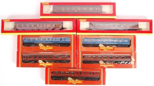 COLLECTION OF HORNBY 00 GAUGE MODEL RAILWAY TRAINSET COACHES