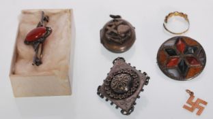 A selection of antique jewellery to include a silver hallmarked Victorian mourning brooch in the
