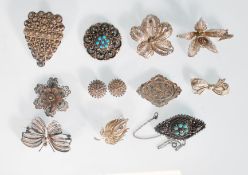 A selection of vintage 20th Century silver and silver white metal jewellery to include floral