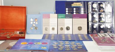 A mixed collection of British coinage with some coins within presentation packets to include 2017