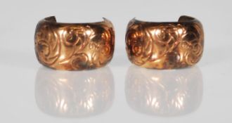 A pair of 9ct gold hallmarked chase decorated hoop push back dress earrings weighing 2.8g.