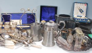 A collection of silver plate to include a boxed silver plate condiment set (makers marks JD), a