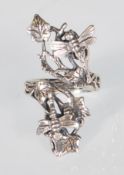 A silver stamped 925 ladies dress ring in the Art Nouveau style. Ivy and dragonflies decorate the