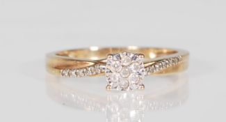 A 9ct yellow gold ladies evening cluster ring set with a central cluster of diamonds with diamond