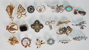 A collection of twenty vintage mid 20th Century 1950's / 60's fashion brooches, many of floral