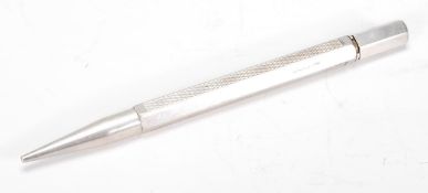 A silver hallmarked propelling pencil by Johnson Matthey & Co, London assay, dating to 1946, gross
