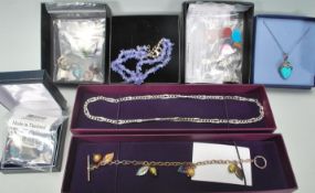 A selection of ladies silver jewellery to include a figaro chain necklace (weight 9.2g), a