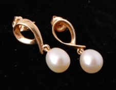 PAIR OF 14CT GOLD AND PEARL PENDANT DROP EARRINGS