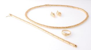 18CT GOLD SUITE OF JEWELLERY NECKLACE, BRACELET EARRINGS RING