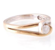 9CT WHITE AND YELLOW GOLD SINGLE STONE SOLITAIRE DIAMOND RING