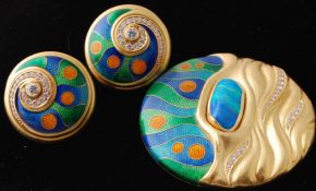 A De Vroomen 18ct Gold, Opal, Diamond & Cloisonné Brooch & Earclip Suite