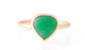 18CT GOLD AND JADE CABOCHON HEART SHAPED RING