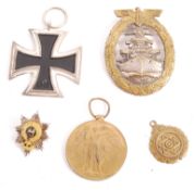 ASSORTED WWII SECOND WORLD WAR RELATED MEDALS AND BADGES