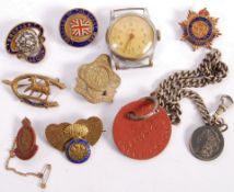 WWI & WWII COLLECTION OF BUTTONS & BADGES