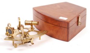 20TH CENTURY MILITARY BRASS NAVIGATIONAL SEXTANT INSTRUMENT