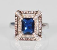 A stamped 925 silver dress ring. Set with an emera