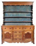 19TH CENTURY NORTH COUNTRY OAK DRESSER WITH PLATE