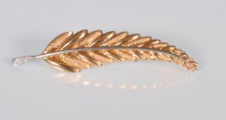 A stamped 750 18ct yellow gold brooch in the form