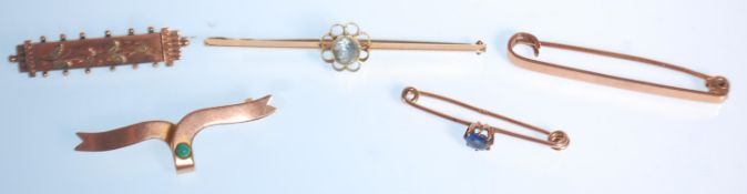 A group of five 9ct gold tie pins / bar brooches to include a Victorian brooch of rectangular form