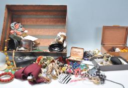 A collection of vintage costume jewellery to include a jade type beaded necklace, white metal