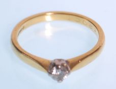 An 18ct yellow gold ladies single solitaire diamond ring of approx 0.20pts. Hallmarked for London.